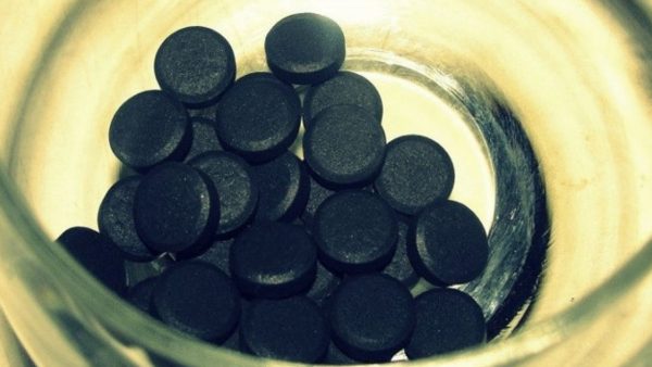 Чёрный кофе по особенной рецептуре: зачем добавлять в напиток активированный уголь