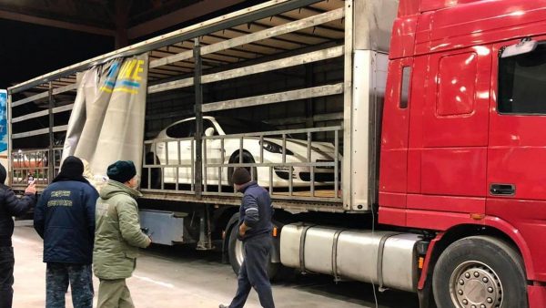 Контрабанда: на границе Казахстана с Узбекистаном задержали 3 автовоза