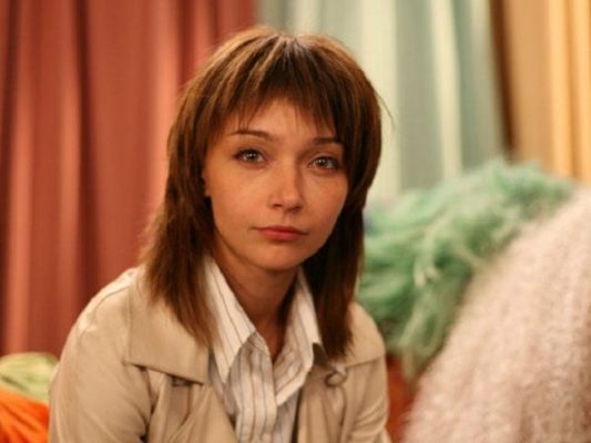Три брака, три развода, смерть мужа и дочь: как сейчас живет актриса Юлия Маврина