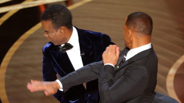 Уилл Смит на церемонии «Оскар» ударил ведущего Криса Рока по лицу