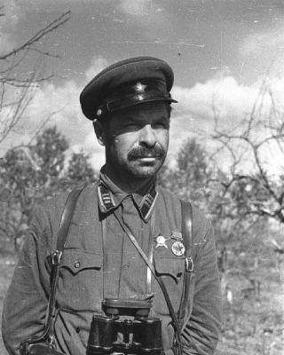 Немцы бросили советского подполковника на дорогу под гусеницы танков. О чем потом пожалели, так как он спасся