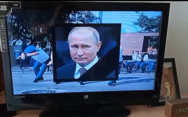 Хакеры сломали российские телеканалы и показали правду о войне