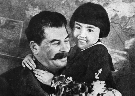 Что случилось с девочкой, которая поцеловала Сталина и почему «убрали» ее родителей