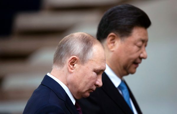 Си Цзиньпин отказался приехать в Россию по приглашению Путина