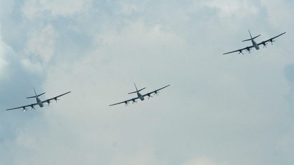 Сразу 9 стратегических бомбардировщиков ВВС КНР засняли над Тайваньским проливом