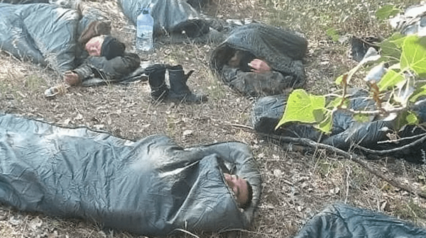 Фото со спящими на земле пожарными растрогало казахстанцев