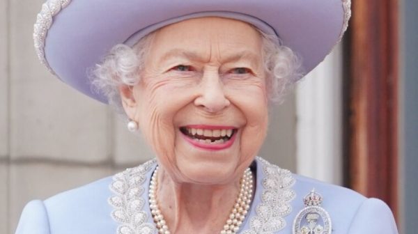 Королева Елизавета II: история жизни и правления монарха