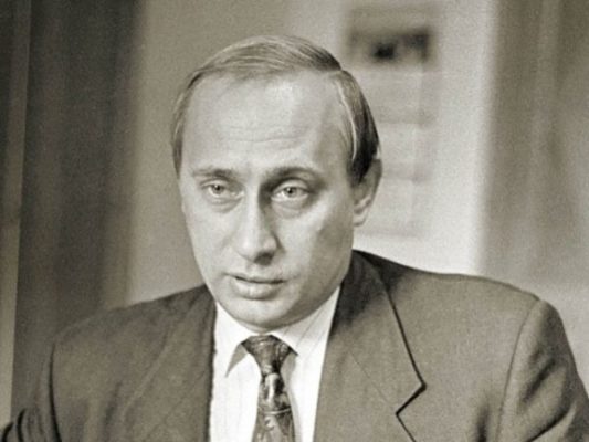Вырос у приемных родителей и ему не 70 лет:  что выяснилось про Путина