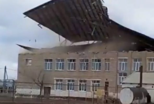 Крышу отдела образования в Павлодарской области унесло ветром