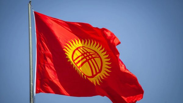В Кыргызстане предложили изменить герб, флаг и гимн