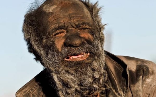 60 лет не мылся и умер после душа: в Иране не стало самого грязного мужчины в мире