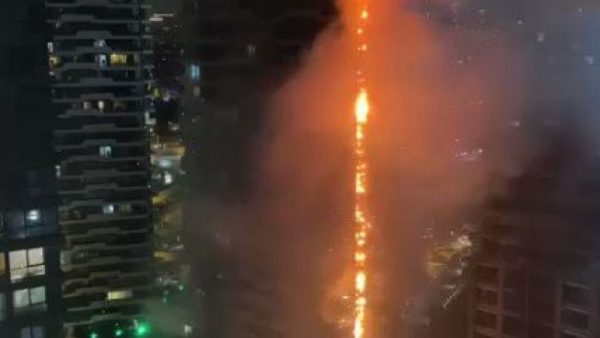 В Турции вспыхнул масштабный пожар в небоскребе