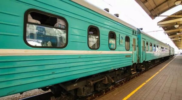 Раздетого мужчину сняли с поезда в Актюбинской области