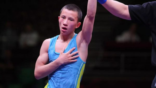 «Настоящий батыр». Казахстанский борец эффектно выиграл турнир и восхитил соцсети