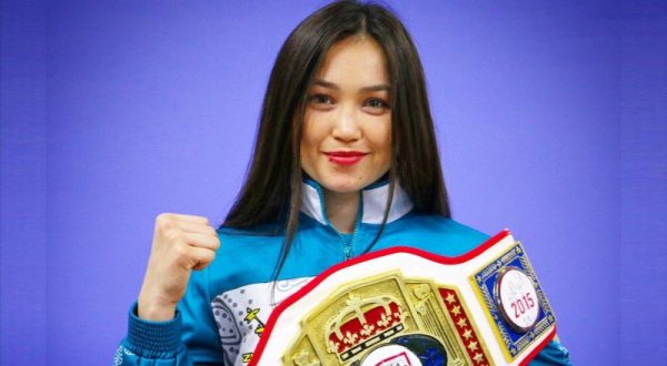 Красавица-боксер из Казахстана показала свое лицо после боя с Лукас