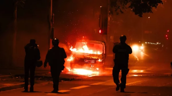 Во Франции протестующие напали на дом мэра города