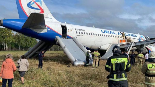 «Было очень страшно»: казахстанка об аварийной посадке самолета в РФ