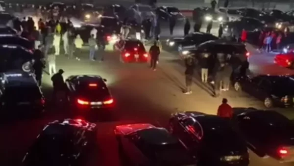 Сотни владельцев Mercedes и BMW устроили сходку в Алматы
