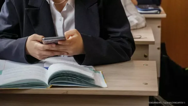Смартфоны в школах: как будет работать запрет, объяснил министр
