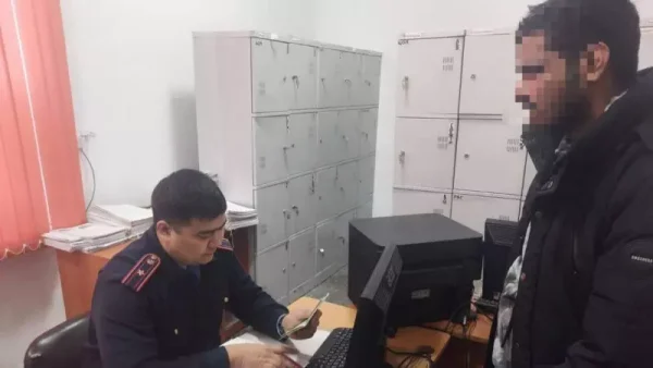 Мужчину, умолчавшего о получении российского паспорта, выдворили из Казахстана