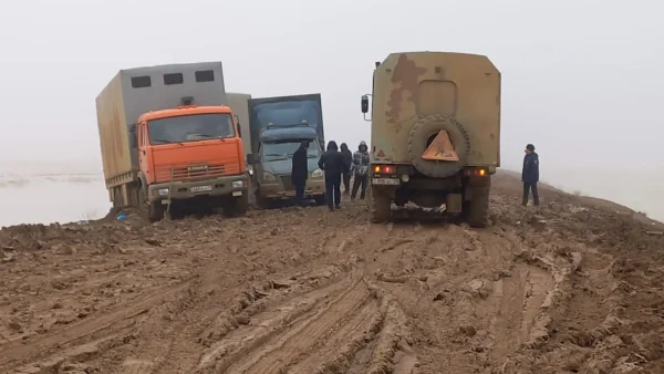 15 часов на 420 километров: одну из самых «убитых» трасс в Казахстане показали на видео