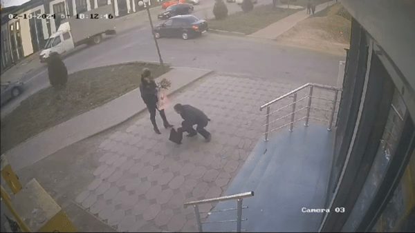 Вопиющий случай нападения на женщину произошел в Шымкенте: видео
