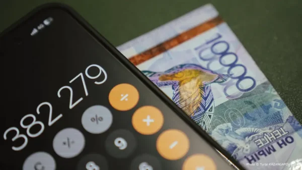 Перевод денег и QR-платежи: казахстанские банки меняют правила с июня