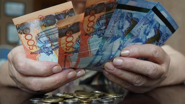 Пенсии казахстанцев в деле: куда вкладывают сбережения граждан