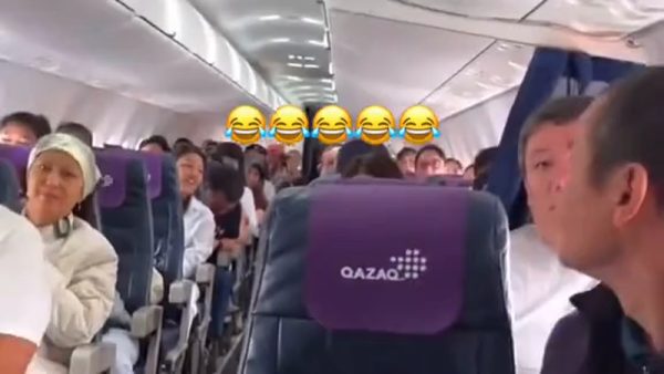 “Пилоту тоже в Шымкент надо было“: забавное видео сняли на борту самолета