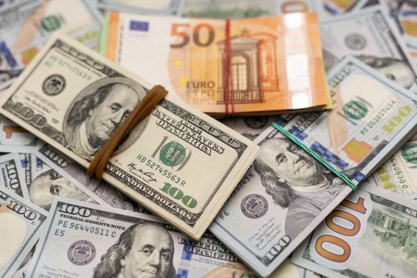Курс доллара изменился на фоне вмешательства Нацбанка