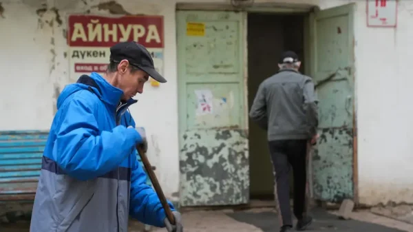 “Сначала рушился порядок, потом здание“. Как живётся в той самой аварийной астанинской общаге