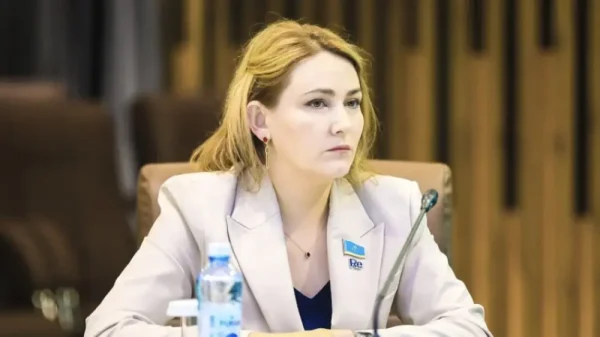 Законодательно признать ещё один язык в Казахстане попросила депутат