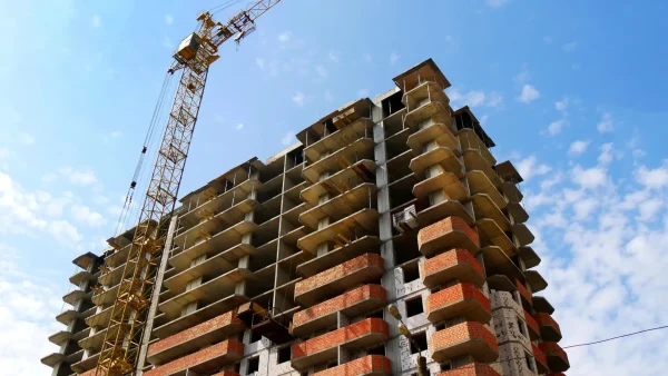 Снести нельзя оставить — как решают судьбу долгостроев в Астане
